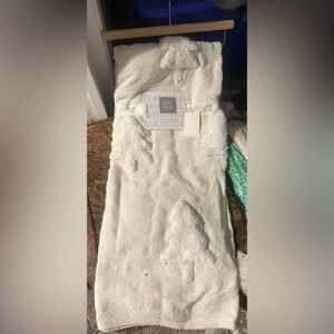 34th & Pine Christmas Tree Throw